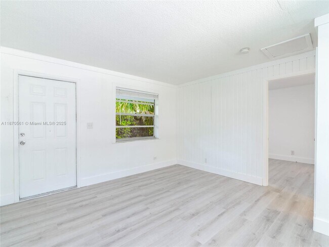 2020 Miami Rd in Fort Lauderdale, FL - Building Photo - Building Photo