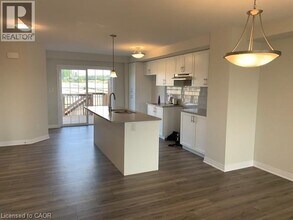 35 Sportsman Hill St in Kitchener, ON - Building Photo - Building Photo