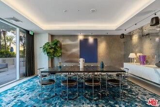 1050 S Grand Ave in Los Angeles, CA - Foto de edificio - Building Photo