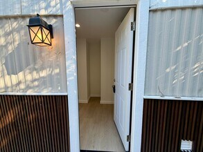 1070 Katherine Rd in Simi Valley, CA - Building Photo - Building Photo