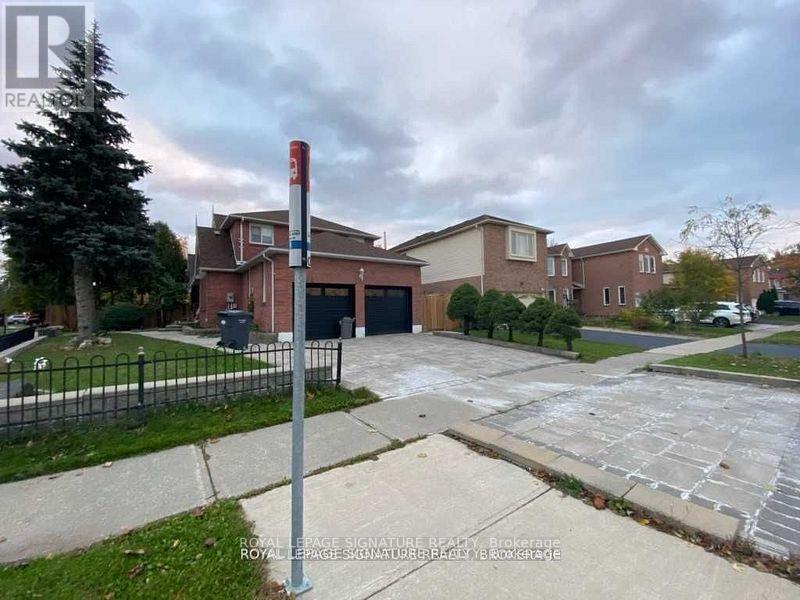 6189 Osprey Blvd in Mississauga, ON - Building Photo
