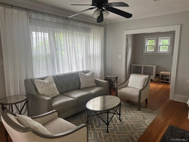 property at 9 Castleton Ct