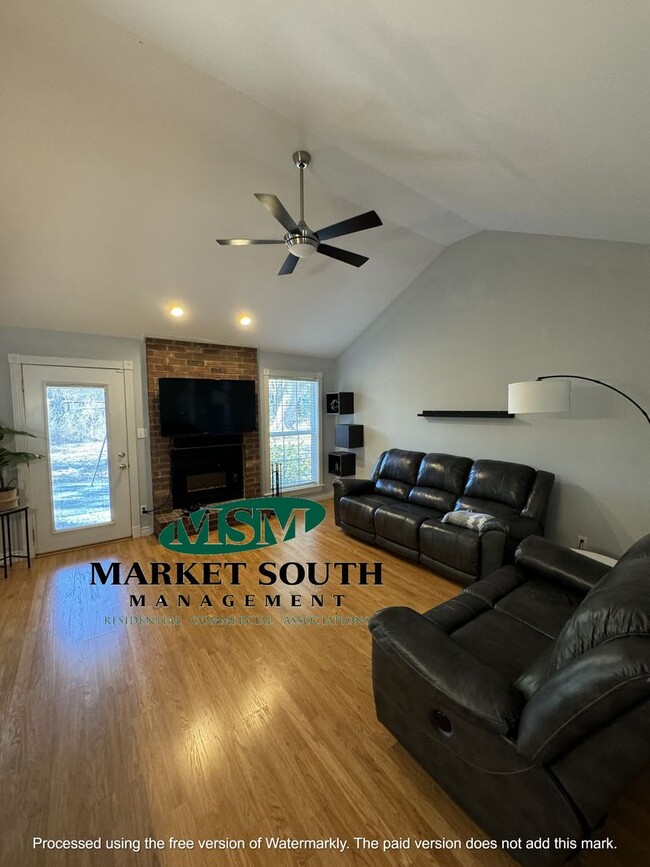 property at 27 S Nicholson Cir