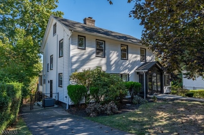 69 Fairview Ave in Verona, NJ - Foto de edificio - Building Photo