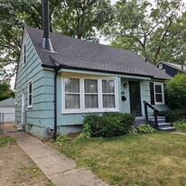 76 Kensington Blvd in Pleasant Ridge, MI - Building Photo
