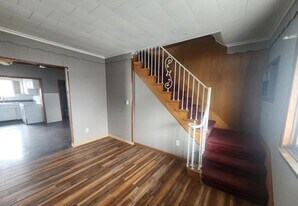 127 Stewart St in Old Forge, PA - Building Photo