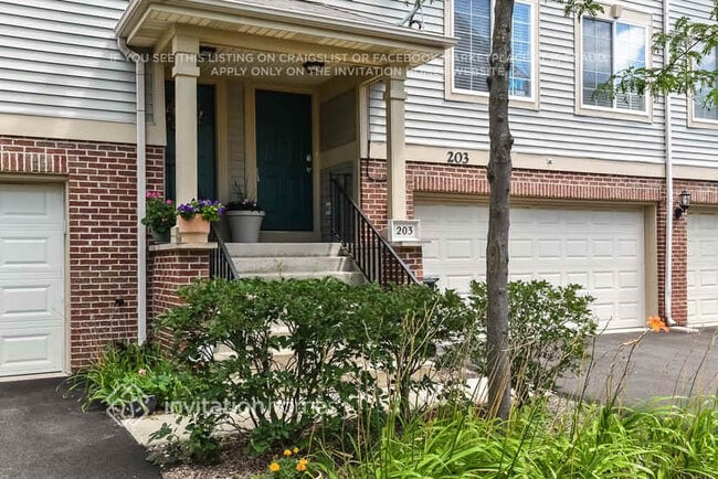 203 Monarch Dr in Streamwood, IL - Foto de edificio - Building Photo