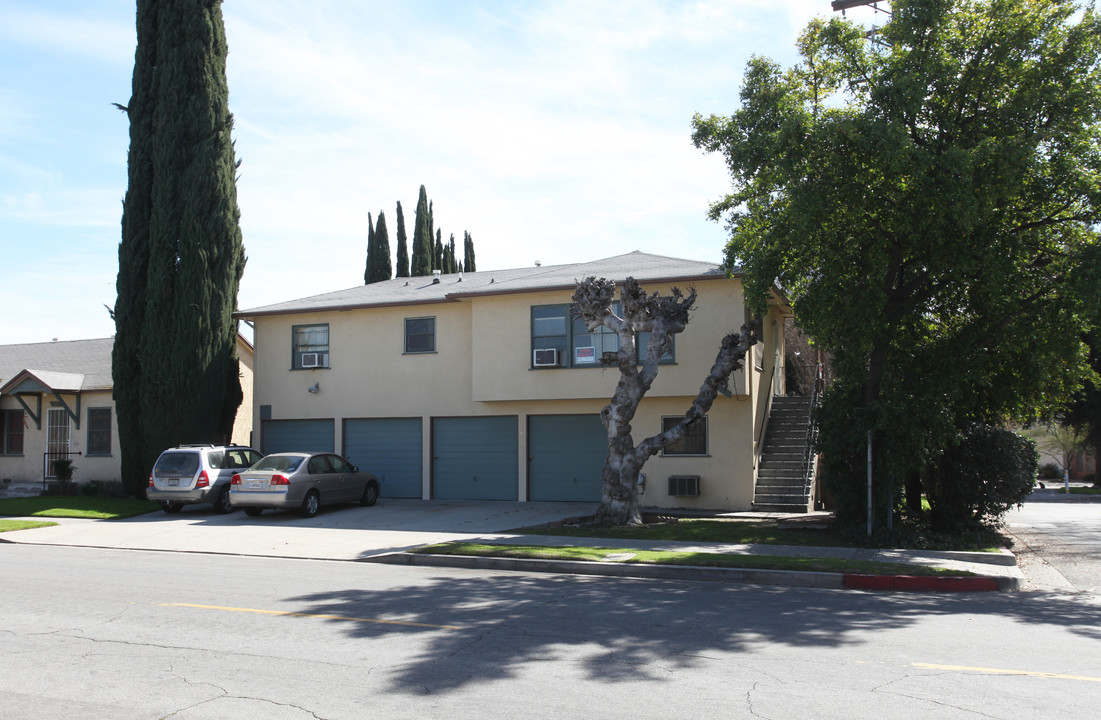 1020 W Clark Ave in Burbank, CA - Building Photo