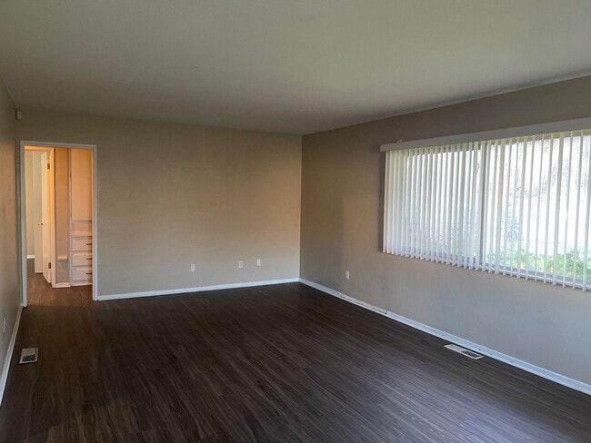 300 Pacific St in Bakersfield, CA - Building Photo - Building Photo