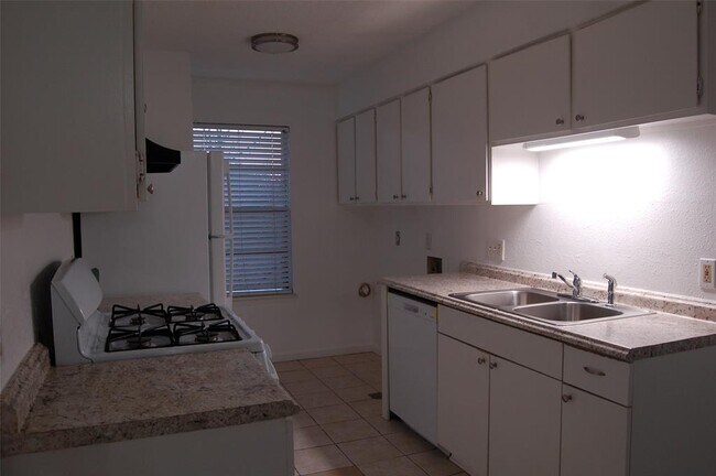 1428 W Braker Ln in Austin, TX - Building Photo - Building Photo