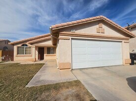 655 Silverwood St in Imperial, CA - Building Photo
