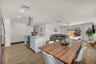 1305 N Mallard St in Las Vegas, NV - Building Photo - Building Photo