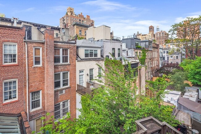 177 W 4th St, Unit 1 in New York, NY - Building Photo - Building Photo