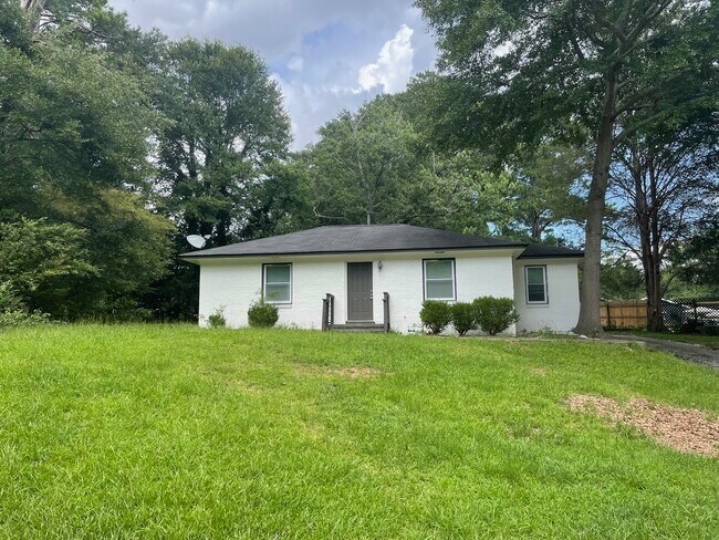 2371 Old Spring Rd in Smyrna, GA - Building Photo - Building Photo