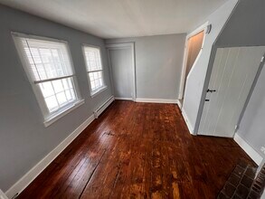 223 W Barnard St, Unit Apt B in West Chester, PA - Building Photo - Building Photo