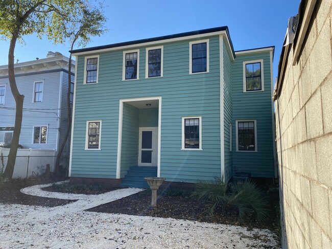 118 W Duffy St, Unit B in Savannah, GA - Foto de edificio - Building Photo