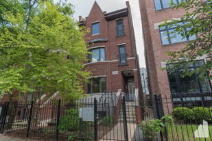 2035 W Crystal St, Unit # 01 in Chicago, IL - Building Photo