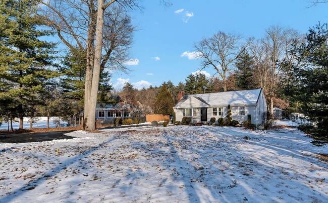 1815 New Britain Ave in Farmington, CT - Building Photo - Building Photo