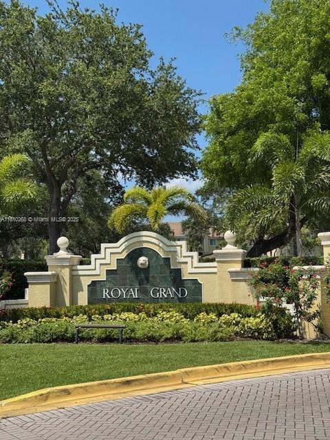 2640 S University Dr, Unit 204 in Davie, FL - Building Photo