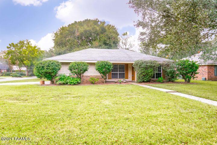 99 Karolwood Dr in Lafayette, LA - Building Photo