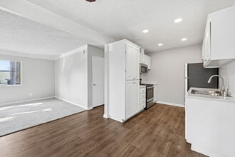 South Coast Racquet Club in Santa Ana, CA - Foto de edificio - Building Photo