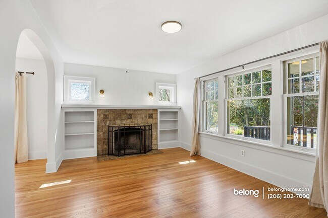 4302 Woodlawn Ave N in Seattle, WA - Building Photo - Building Photo