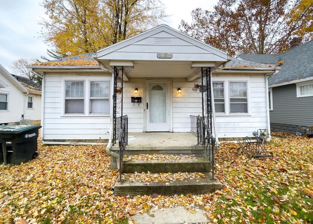 1425 W Gilbert St in Muncie, IN - Building Photo