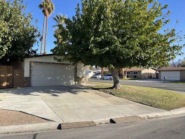 74110 Erin St in Palm Desert, CA - Foto de edificio - Building Photo