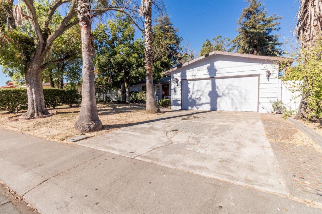 8855 Santa Maria Way in Stockton, CA - Building Photo