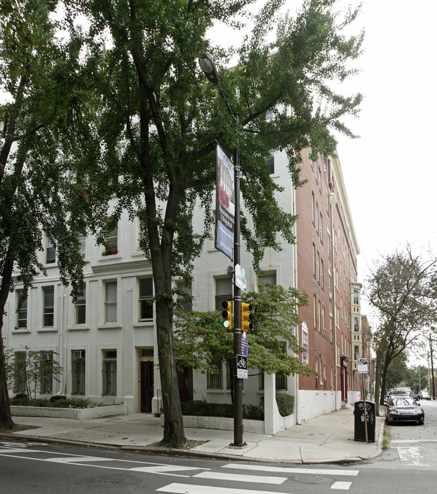 College Manor Apartments in Philadelphia, PA - Building Photo