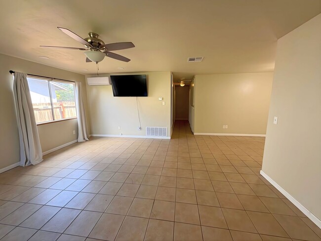 8186-8188 Zinnia Pl in Riverside, CA - Building Photo - Building Photo