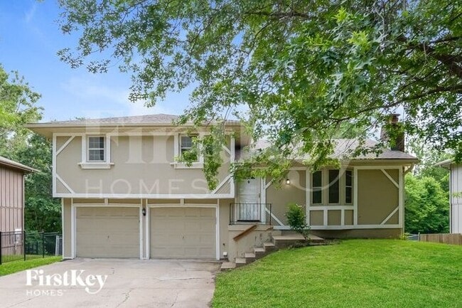 property at 6733 NW Sioux Dr