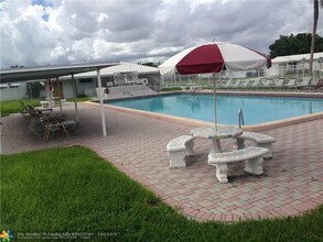 2851 E Golf Blvd, Unit 204 in Pompano Beach, FL - Foto de edificio - Building Photo