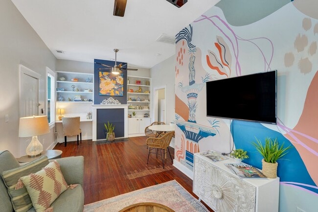 307 W Waldburg Ln in Savannah, GA - Building Photo - Building Photo