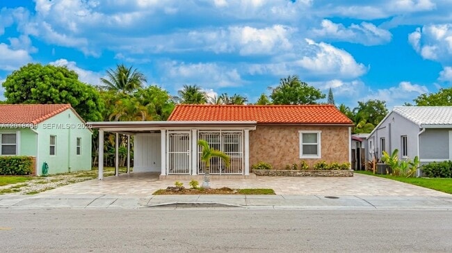 property at 1520 N Andrews Ave