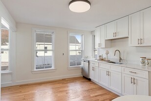 52 Bonair St, Unit #3 Apartamentos