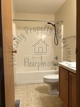 1027 Valerian Ct in Toledo, OH - Building Photo - Building Photo