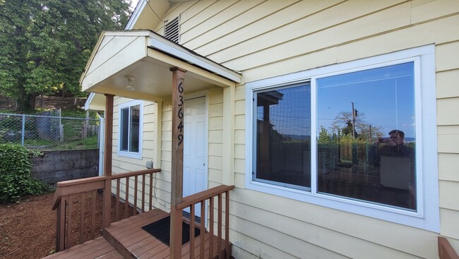 63647-63649 Andrews Rd in Coos Bay, OR - Building Photo - Building Photo