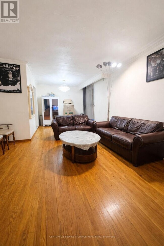 7523 Middlebrook St in Mississauga, ON - Building Photo - Building Photo