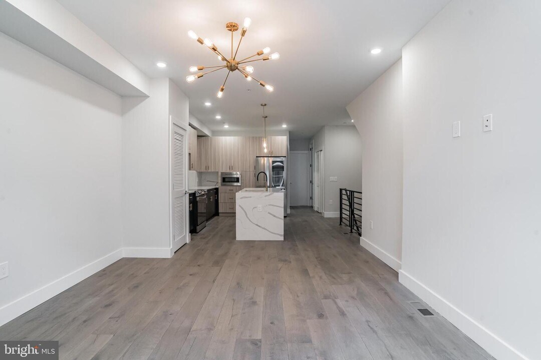 922 N 15th St-Unit -1 in Philadelphia, PA - Building Photo