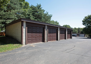 Santa Vera Apartments in Chanhassen, MN - Building Photo - Building Photo