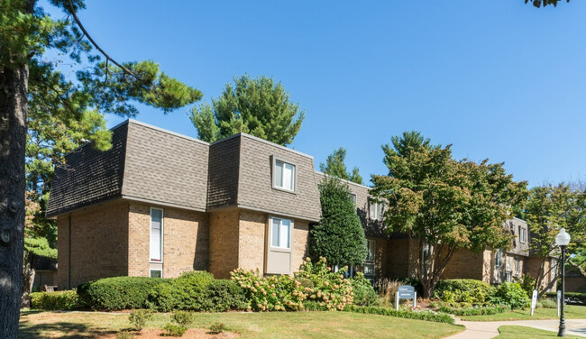 Fairway Apartments in Reston, VA - Building Photo - Building Photo