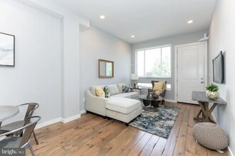 2507 Emerald St in Philadelphia, PA - Building Photo - Building Photo