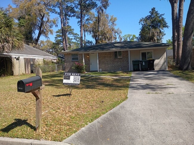 2428 Bon Air Dr in Savannah, GA - Building Photo - Building Photo
