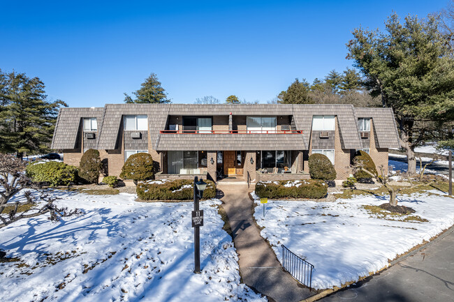 11 Rambling Brook Ln in Glastonbury, CT - Building Photo - Building Photo