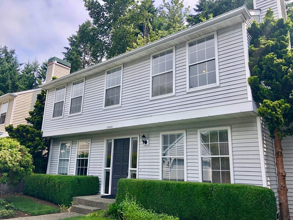 12864 103rd Pl NE in Kirkland, WA - Building Photo