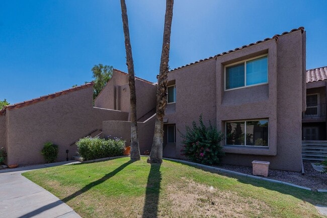7329 N Vía Camello Del Norte in Scottsdale, AZ - Building Photo - Building Photo