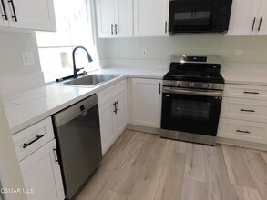 559 Stoney Peak Ct in Simi Valley, CA - Building Photo - Building Photo