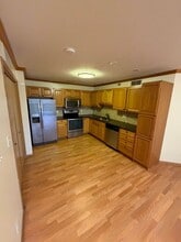 10141 Sutton Dr in Urbandale, IA - Building Photo - Building Photo