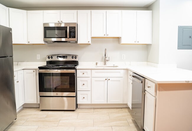 Kenmore Apartments in Southington, CT - Building Photo - Building Photo